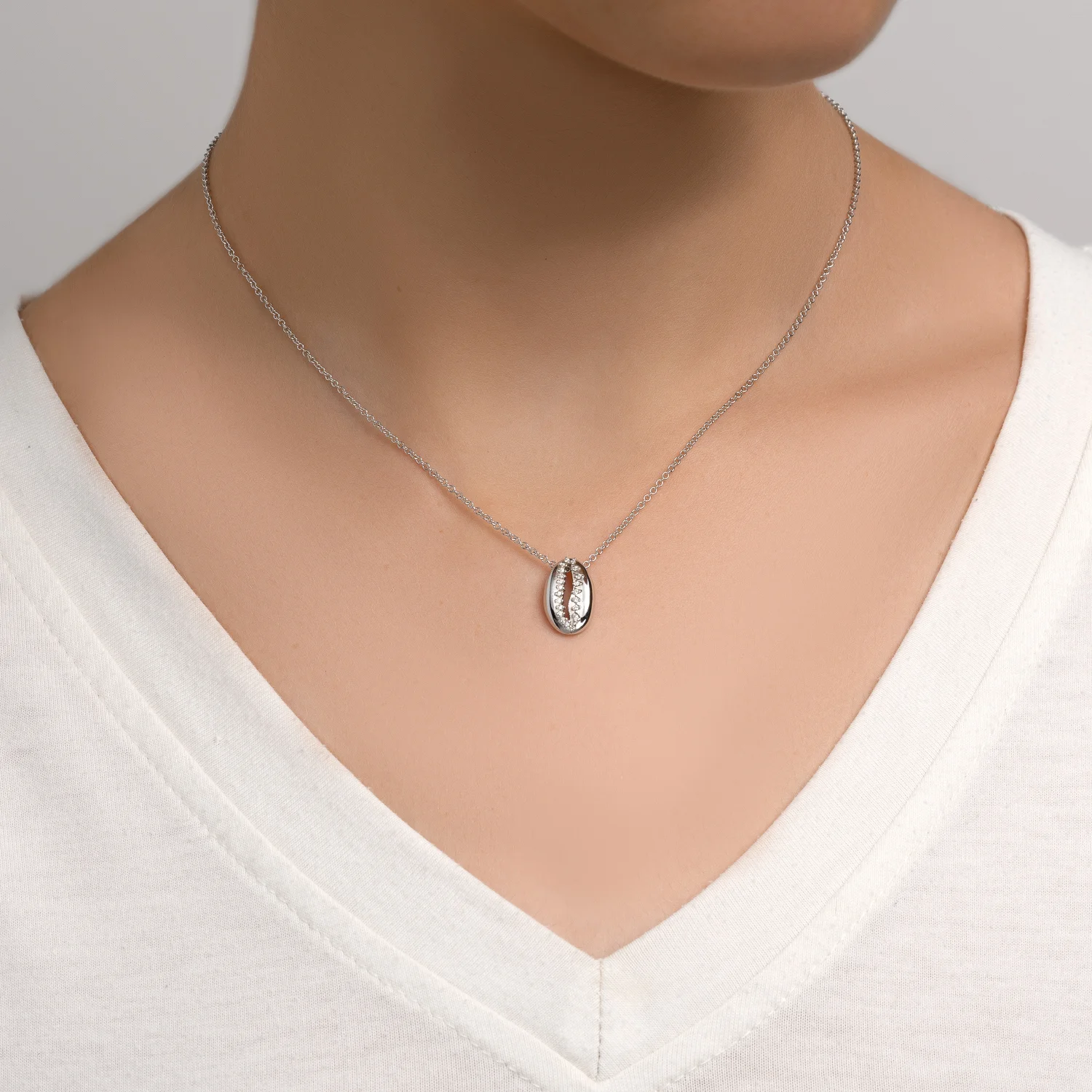 Shell Glow 0.10 ct Diamond Pendant - Image 3