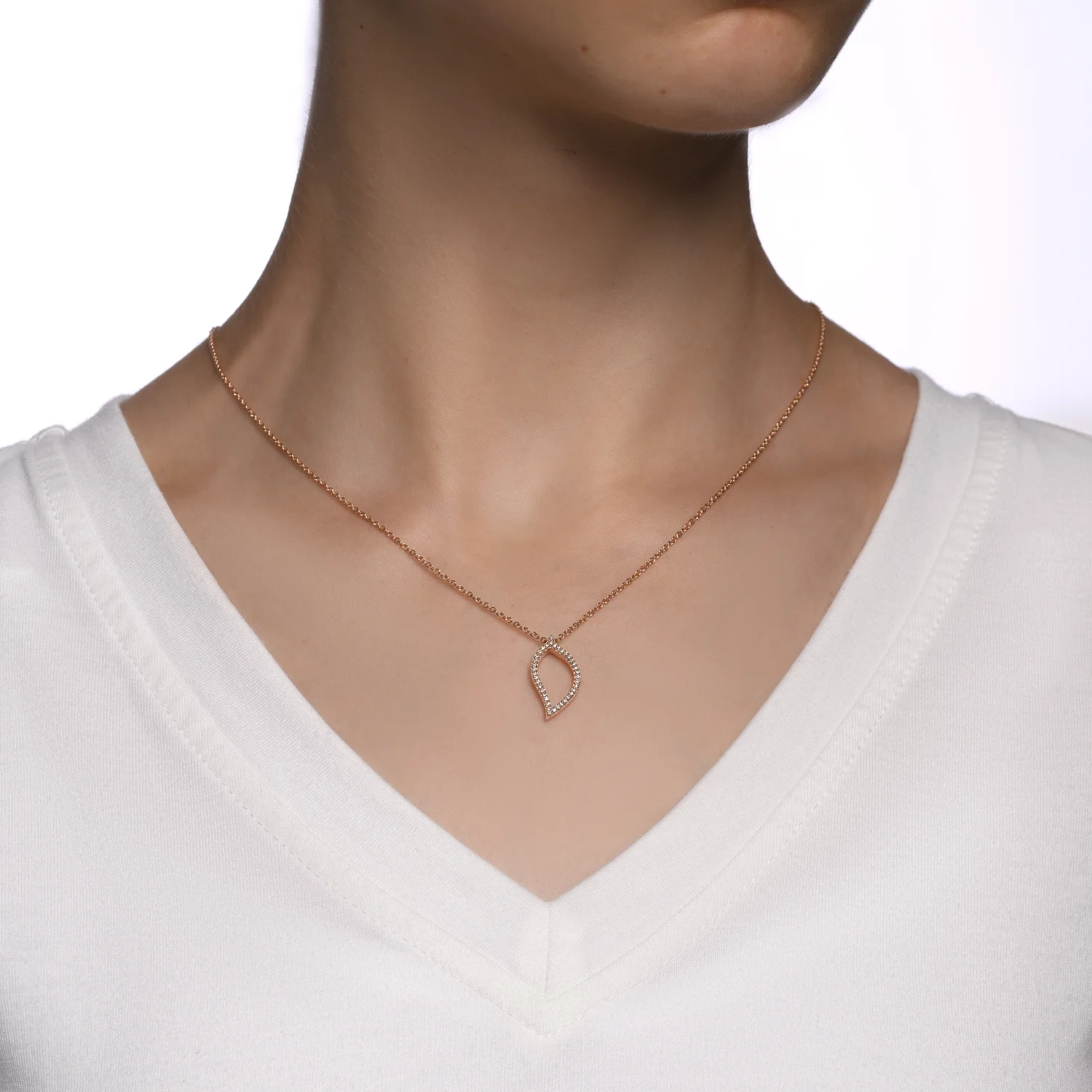Leaf Glow 0.20 ct Diamond Pendant - Image 3